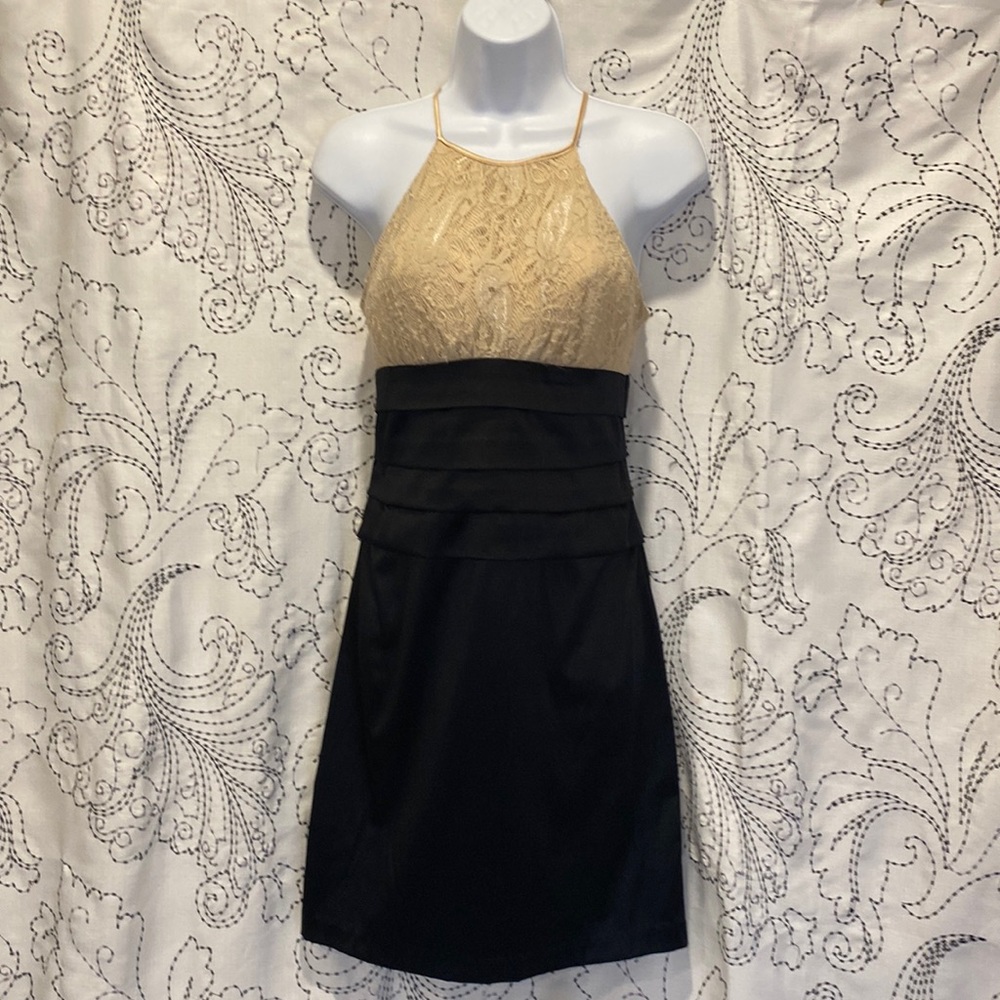 B. Darlin Women’s Dress Size 3/4
